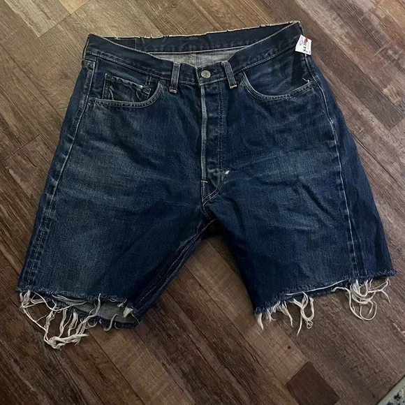 Levi's Classic 501 button-fly Blue Denim cut-off Jean Shorts Size 34 runs small - Picture 2 of 7